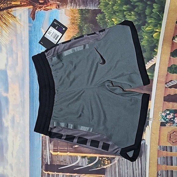 Nike Dri Fit Gray Boys Shorts Small NWT - Picture 1 of 3